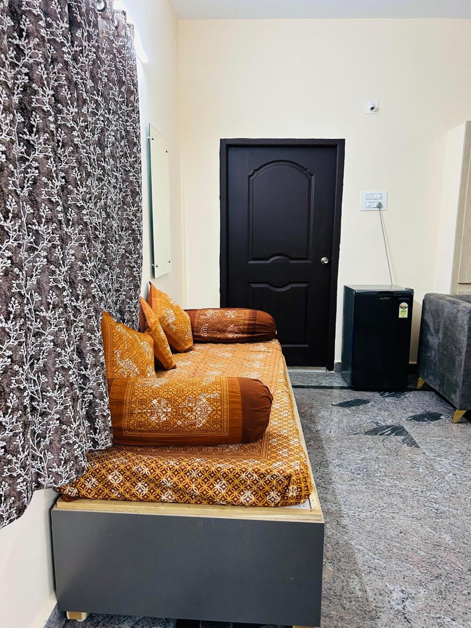Y Stay Homestay Tirupati Eksteriør billede